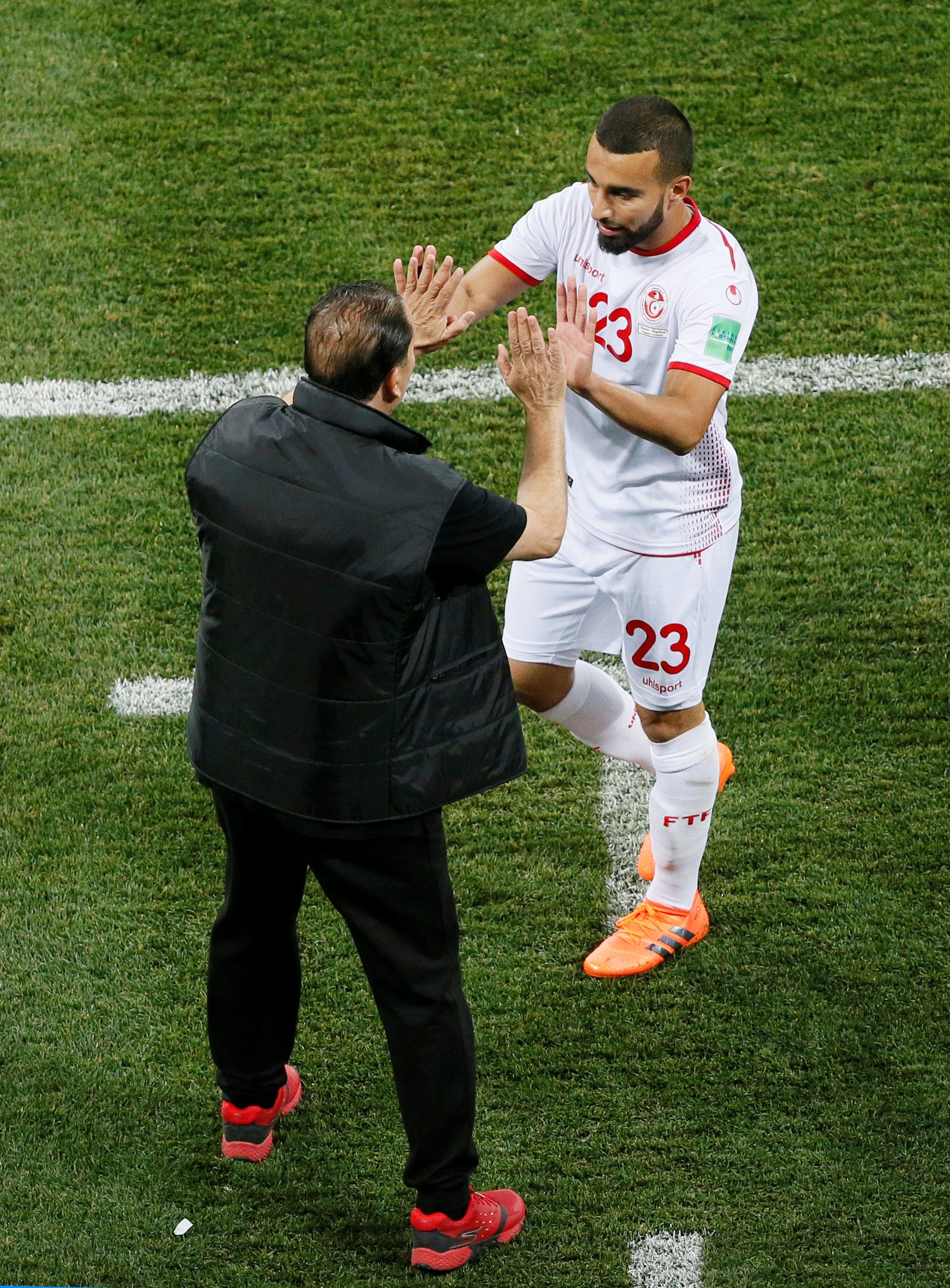 لعنة الدقائق الأخيرة تطارد العرب: تونس تسقط أمام إنكلترا بهدفي كاين