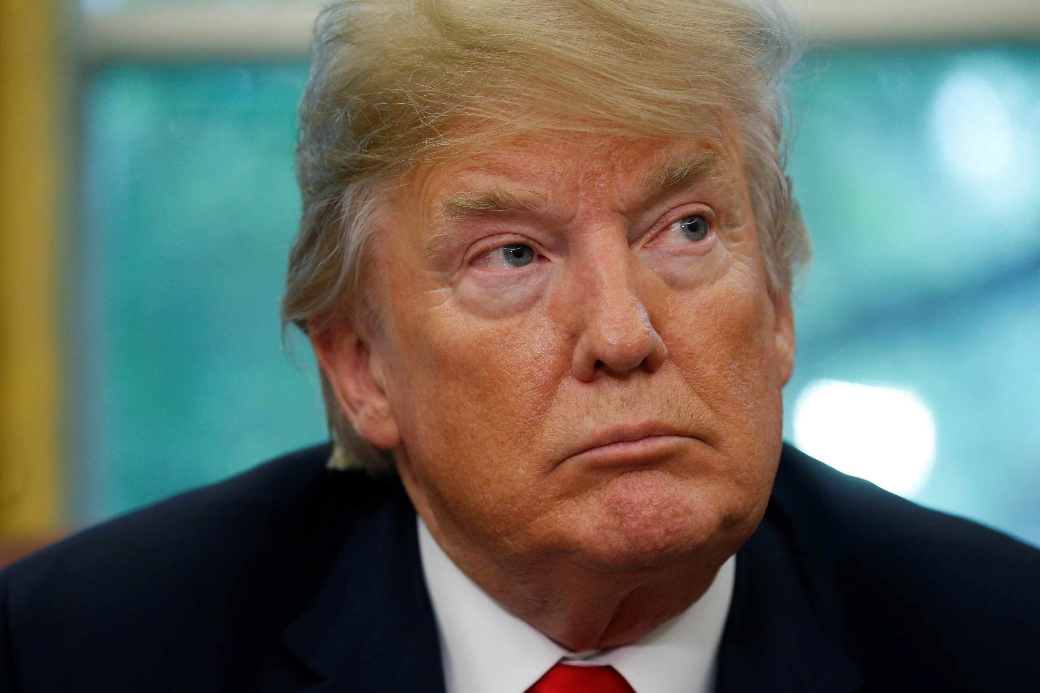 مشاهد الأطفال الباكين داخل الأقفاص أغضبت العالم.. ترمب يتراجع عن فصل أبناء المهاجرين عن أهلهم، فما علاقة إيفانكا وميلانيا بالقرار؟