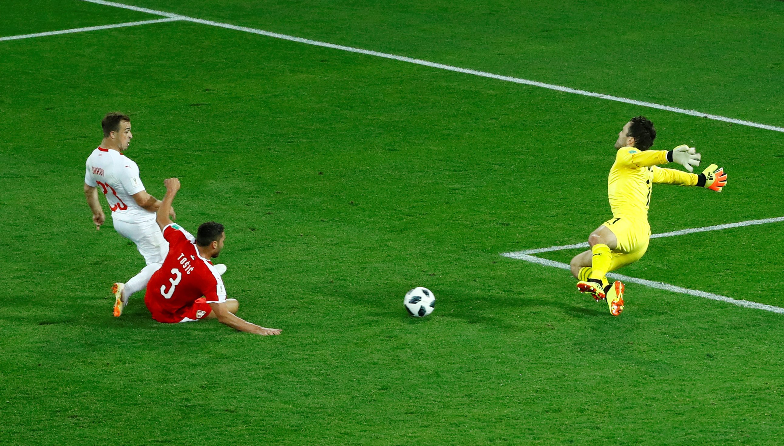 سويسرا تقلب الطاولة على صربيا في الوقت القاتل وتعزّز آمالها في بلوغ الدور الثاني