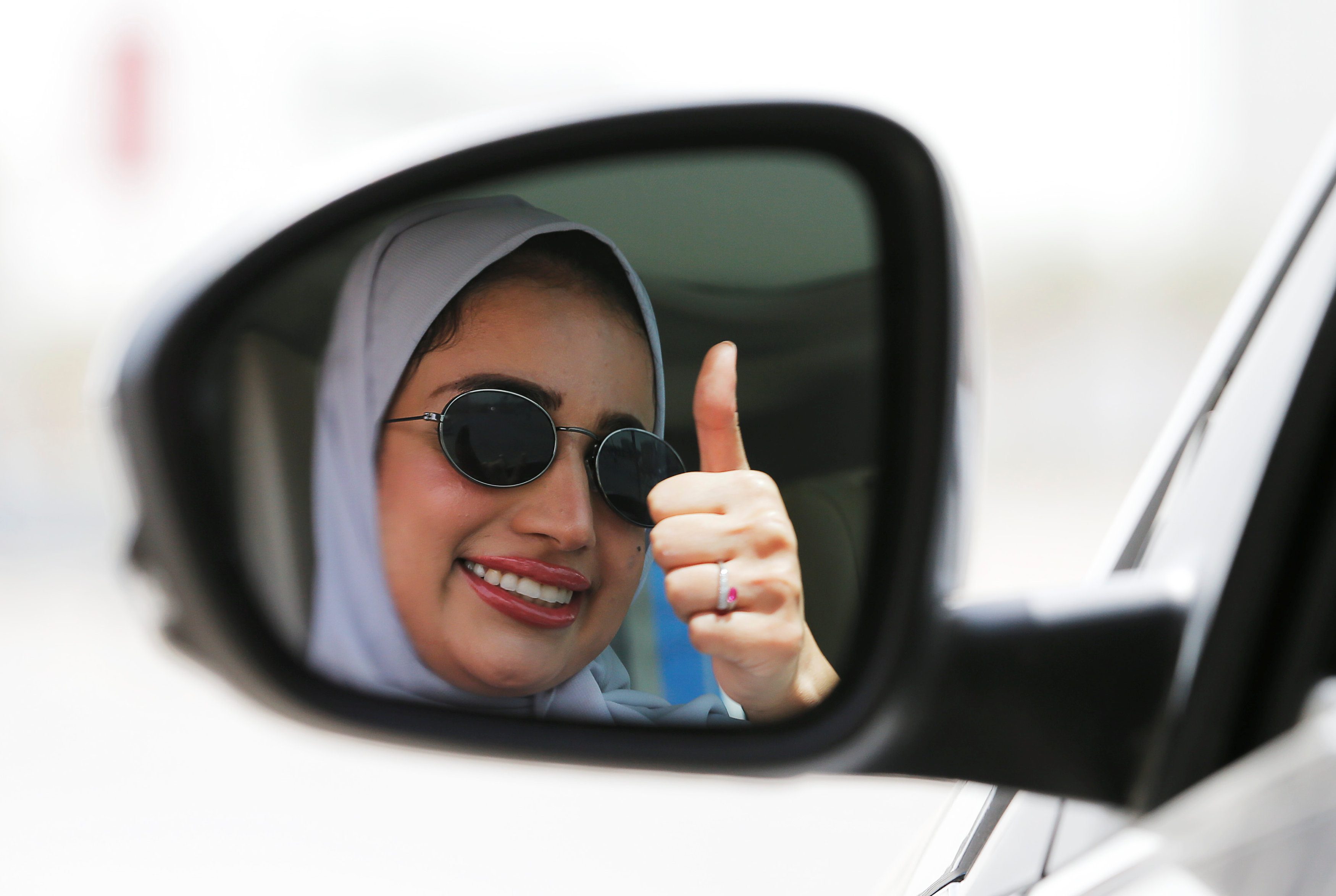 سلَّط المسؤولون الضوء على الفوائد الاقتصادية لرفع الحظر، وضمنها توفير الأموال