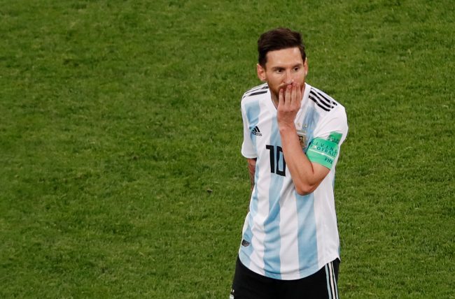 ميسي لصحافي أرجنتيني: ارتديت تميمة حظ أهدتني إياها أمك!‏