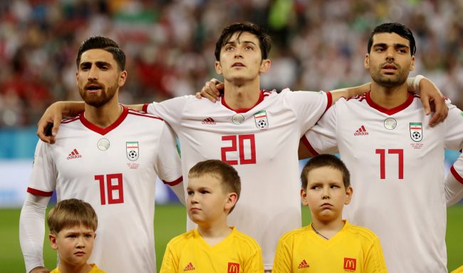 الإيراني آزمون يعتزل اللعب دولياً بسبب الإهانات.. عمره 23 عاماً!