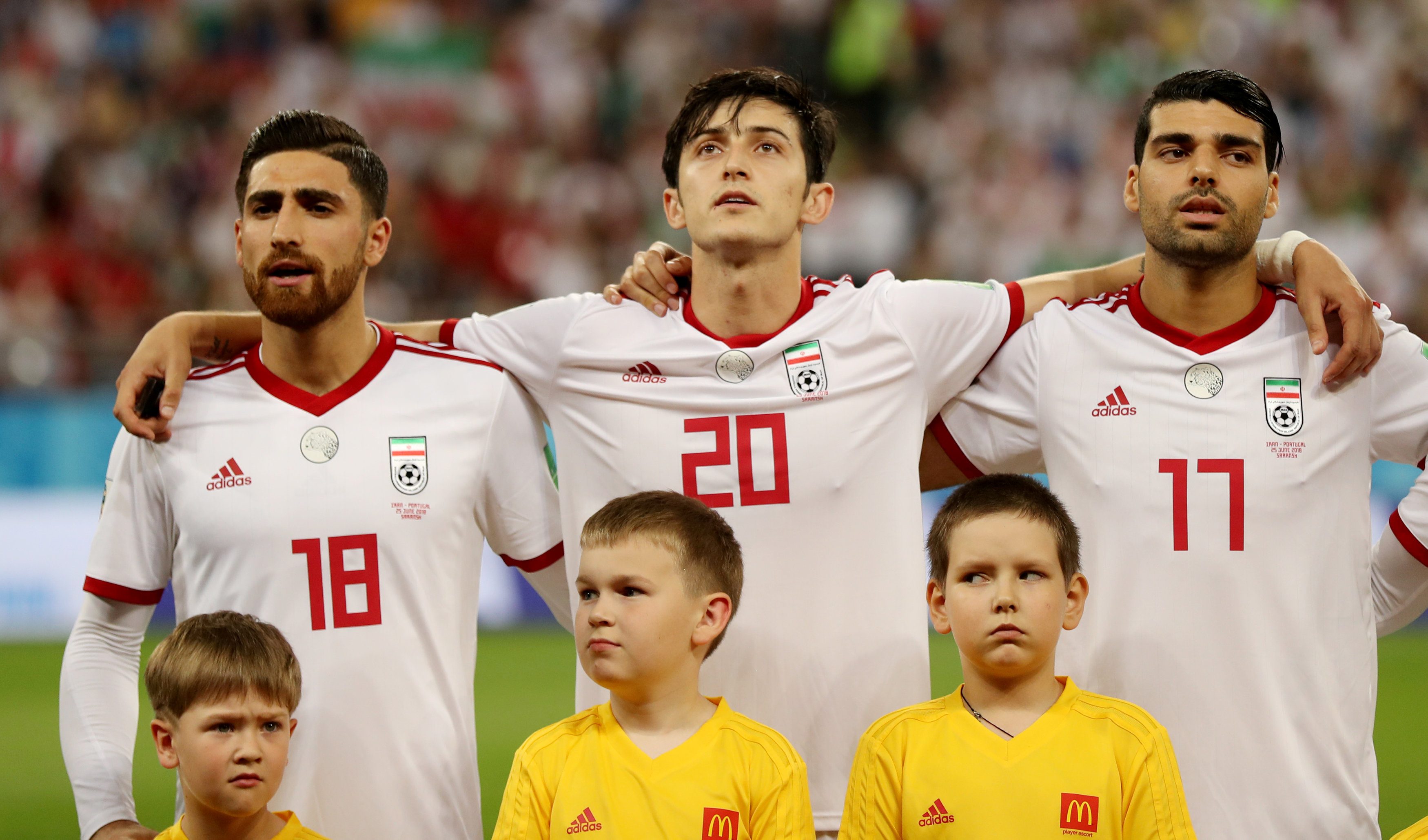 الإيراني آزمون يعتزل اللعب دولياً بسبب الإهانات.. عمره 23 عاماً!