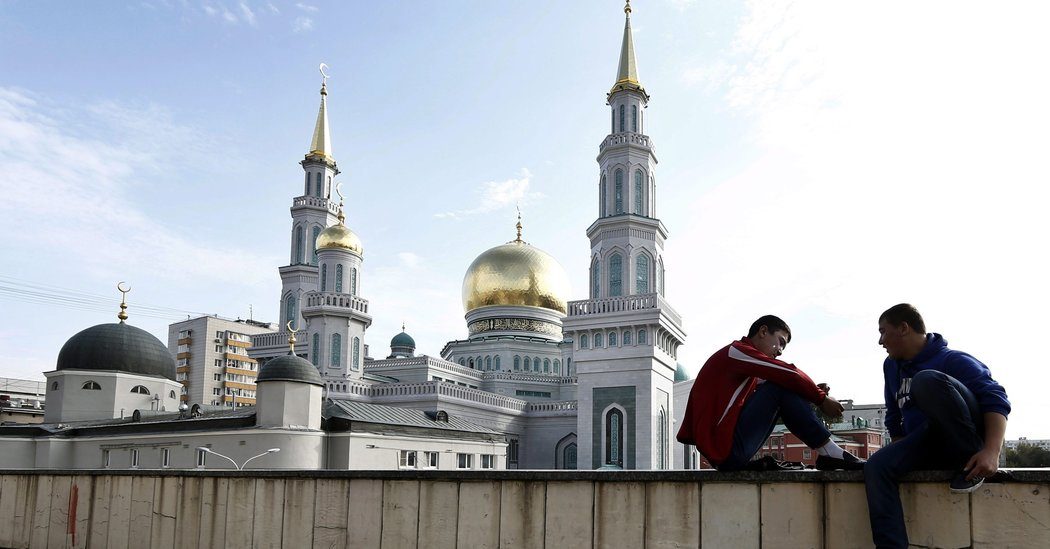 خطبة ثلاثية ومقصد للزواج والطعام “الحلال”.. جامع موسكو الأضخم في أوروبا بُني قبل 100 عام ووجهة لجمهور المونديال