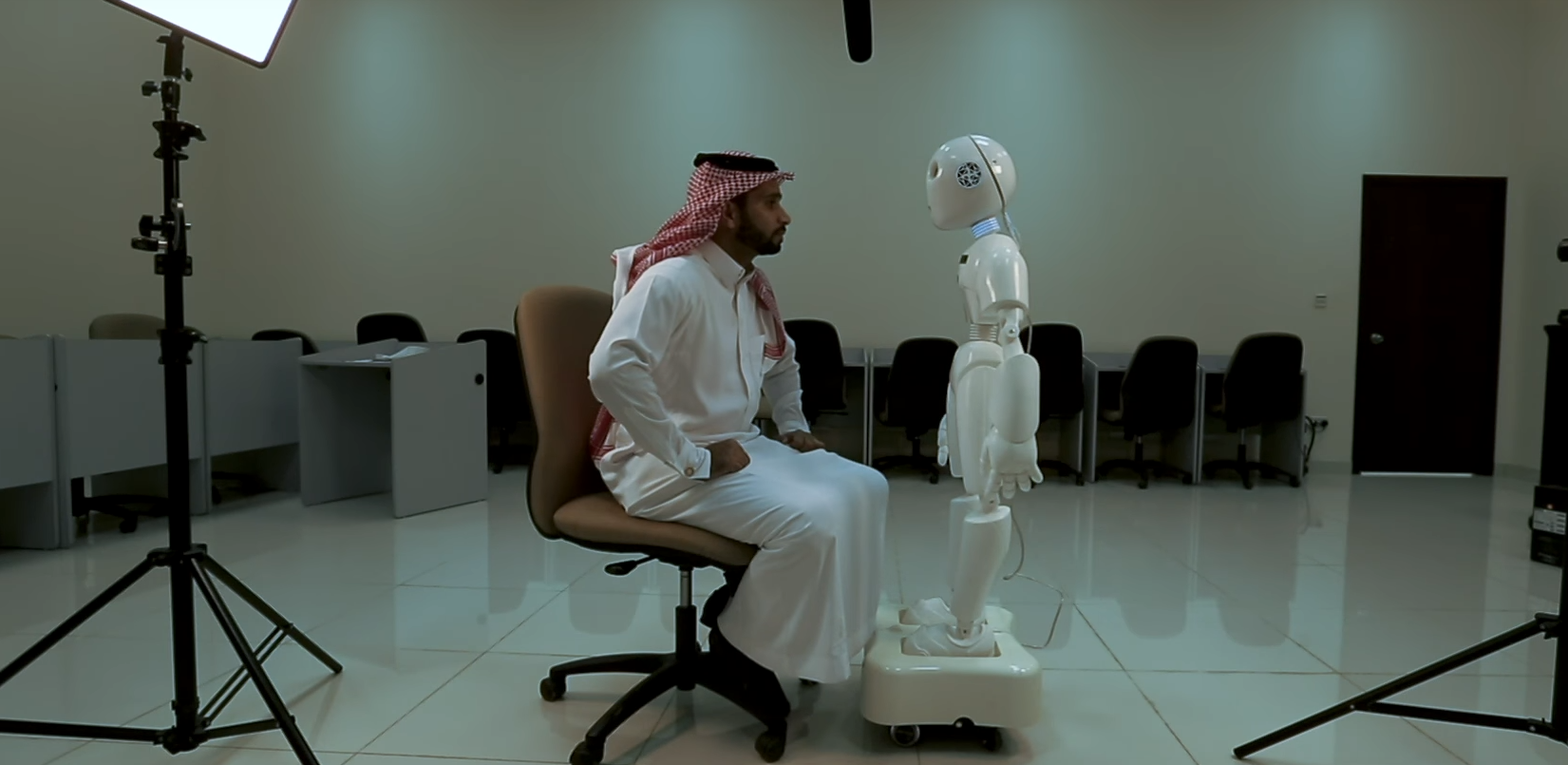 مسلم يتحدث بالفصحى ويحفظ القرآن.. القصة الكاملة للروبوت “مسالم”