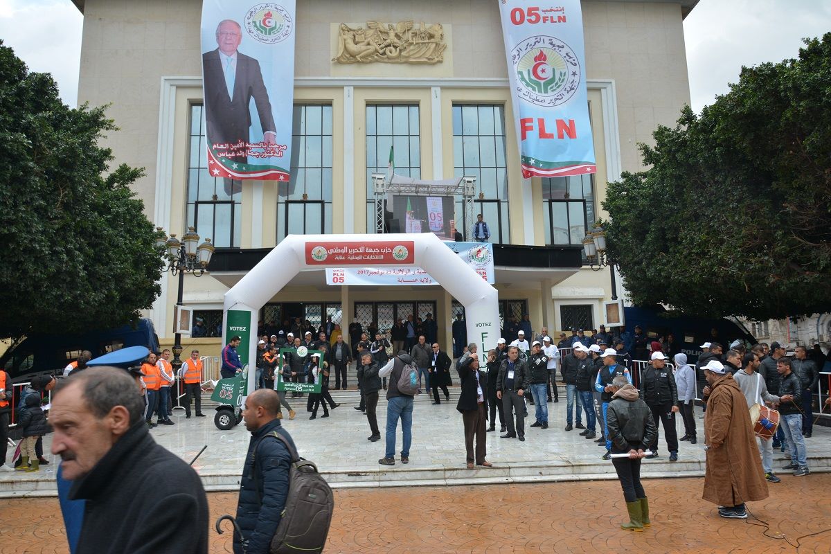 يمر حزب الرئيس بأزمة داخلية، تتكرر كل مدة، خاصة مع اقتراب الرئاسيات