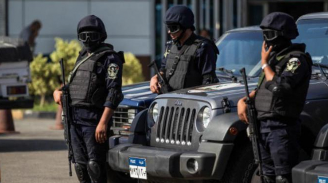 تفريغ الكاميرات كشف جريمتهم.. الحبس لـ6 رجال شرطة اقتادوا مواطناً مصرياً إلى القسم وعذَّبوه حتى الموت