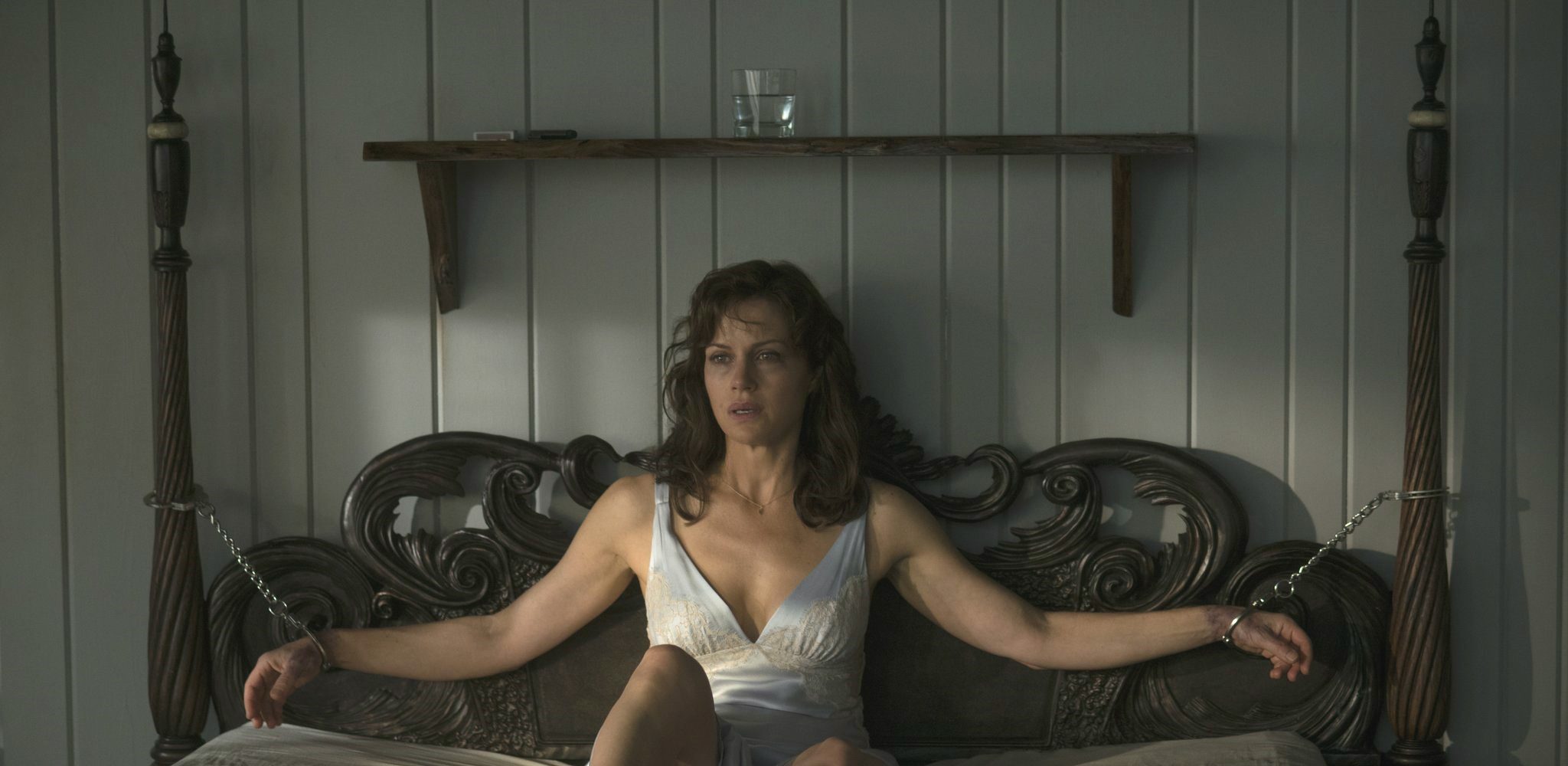 هل ترغب في اكتشاف السبب وراء أي اضطراب نفسي تعاني منه؟ هذا ما فعله بطل فيلم Gerald’s game بحبيبته