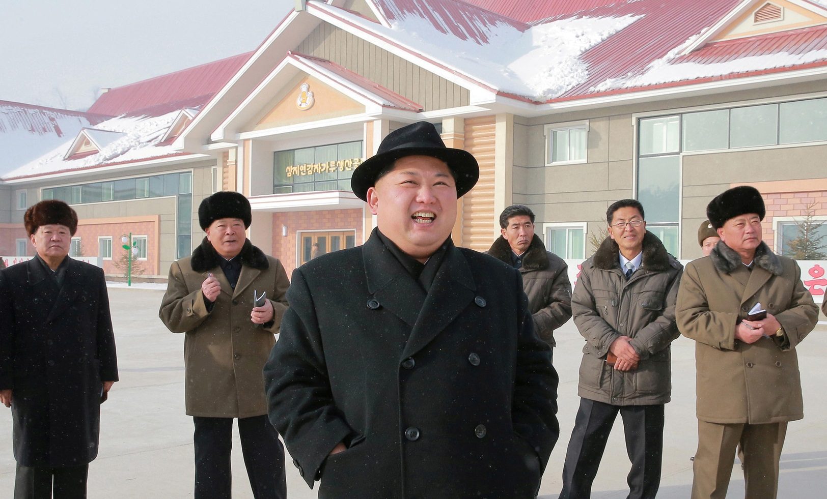 كيم يستفز ترمب قبل أيام من اللقاء التاريخي.. يستضيف أحد “أسوأ مرتكبي المجازر في الكوكب” والقمة التي أعيد إحياؤها مهددة