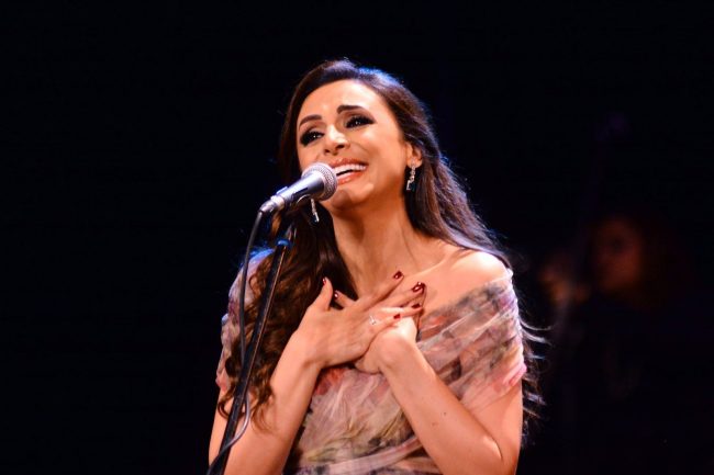 بعد نفي رسمي إقامة حفلٍ لها بالمملكة.. أنغام تطلب مساعدتها في اختيار أغاني حفل السعودية.. وإليسا: “انتظروني مع الفنانة الجميلة”