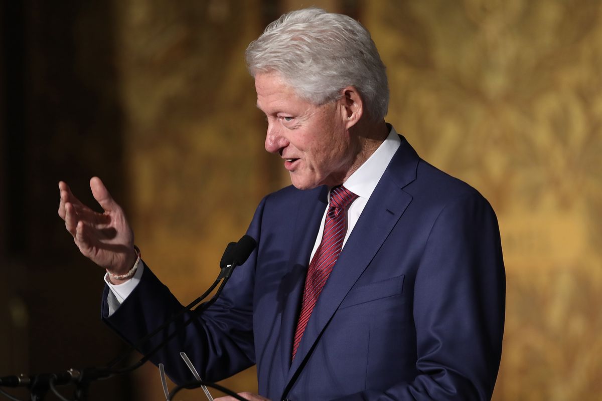 أنا داني الذي أنكره أبوه وترك أمي للشوارع ويرفض الآن إجراء اختبار الحمض النووي لحسم القضية: والدي بيل كلينتون