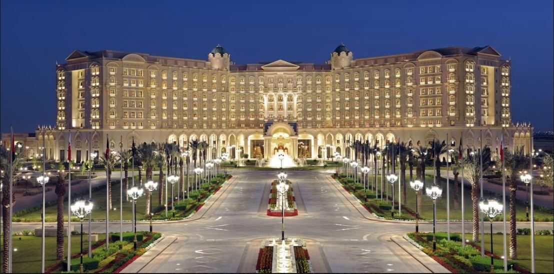 ريتز كارلتون عاد لكونه فندقاً منذ 4 أشهر.. لكن أشباحه لا تزال تطارد السعودية الجديدة