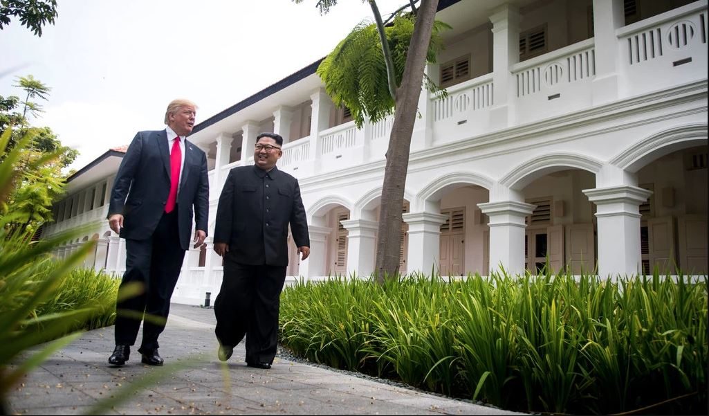 لقاء ترمب ببوتين يقترب.. مساعدو الرئيس الأميركي يخشون تكرار ما حدث مع زعيمي الصين وكوريا الشمالية، وسفيرهم السابق بموسكو يضع تنبؤاته