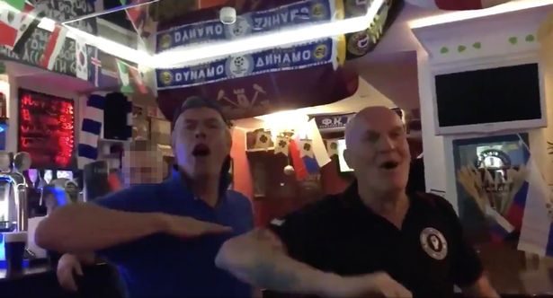 “سلوك كريه وغير مقبول بالمرة”.. شرطة بريطانيا تحقق في أداء المشجعين تحية نازية بكأس العالم