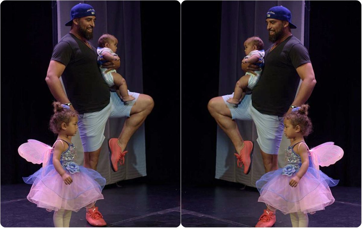 هرع لإنقاذ طفلته من نوبة البكاء مع صغيرته بين ذراعيه.. قصة المحامي الذي أصبح نجم العرض بعد رقصه الباليه!