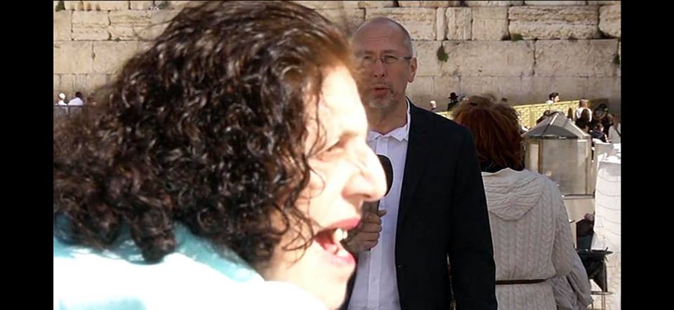 هل سمعتم بـِ “غسّاااااان”؟! تعرَّفوا إلى نجوم الفيديو الذي اجتاح الشبكات الاجتماعية.. ومهلاً: يُدعى هرزل!