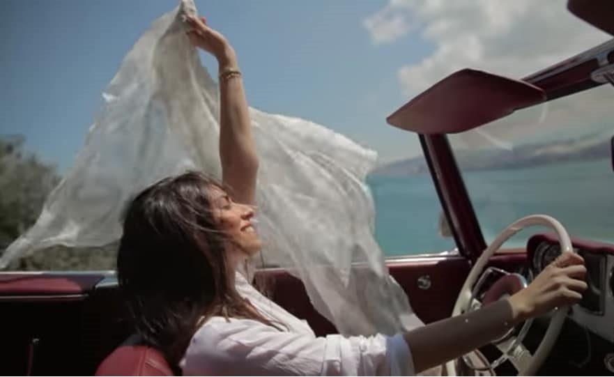 جدلٌ حول كليبها الأخير  – هل تدعو المغنية اللبنانية هبة طوجي السعوديات إلى نزع الحجاب؟