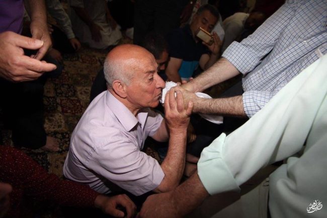 3 شعرات للنبي يحتشد الآلاف للتبرك بها يوم 27 رمضان