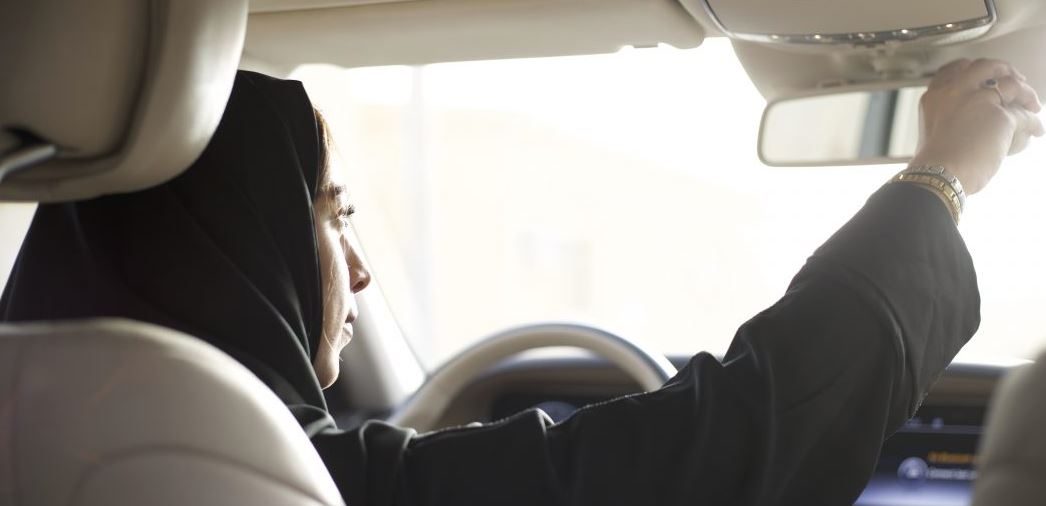 سائح خليجي يطلب سيارة أوبر في السعودية فيفاجئ بالسائق امرأة… لكن مهلاً هذه ليست الحقيقة الكاملة لما حصل