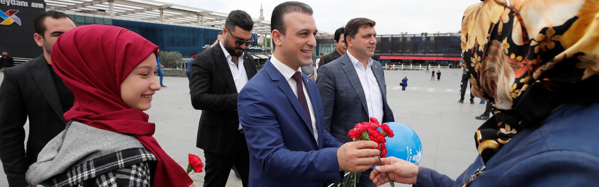 شاب سوري يترشح للبرلمان باسم حزب العدالة والتنمية.. مواطن تركي: من ذا الذي لا يريده؟ إنه أخونا المسلم