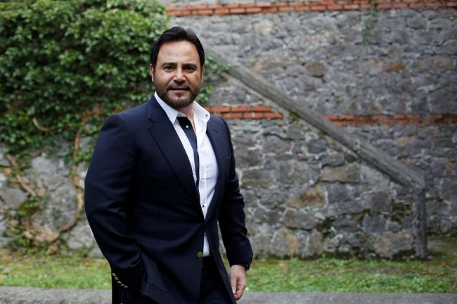 قبل ساعات من حفل القاهرة.. نقل عاصي الحلاني للمستشفى إثر تعرضه لحادث