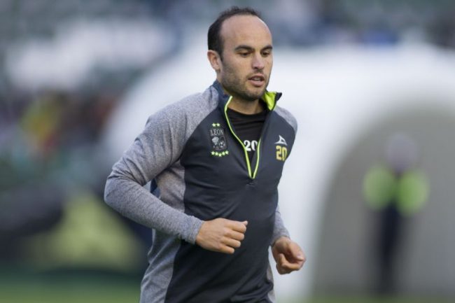 انتماؤه الكروي السبب.. انتقادات كبيرة للاعب أميركي أعلن تشجيع فريق المكسيك