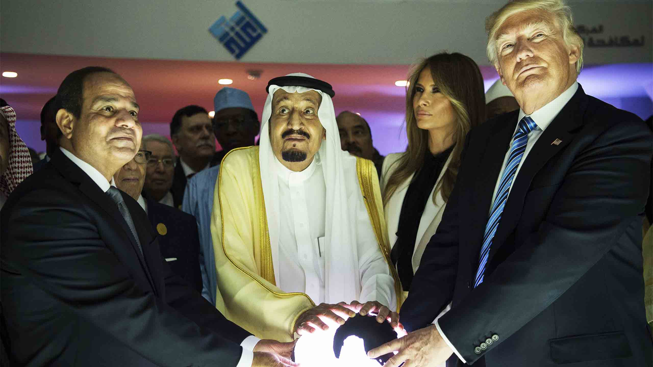 السيسي وترمب إضافة إلى الملك سلمان اثناء تدشين مركز إعتدال لمكافحة التطرف