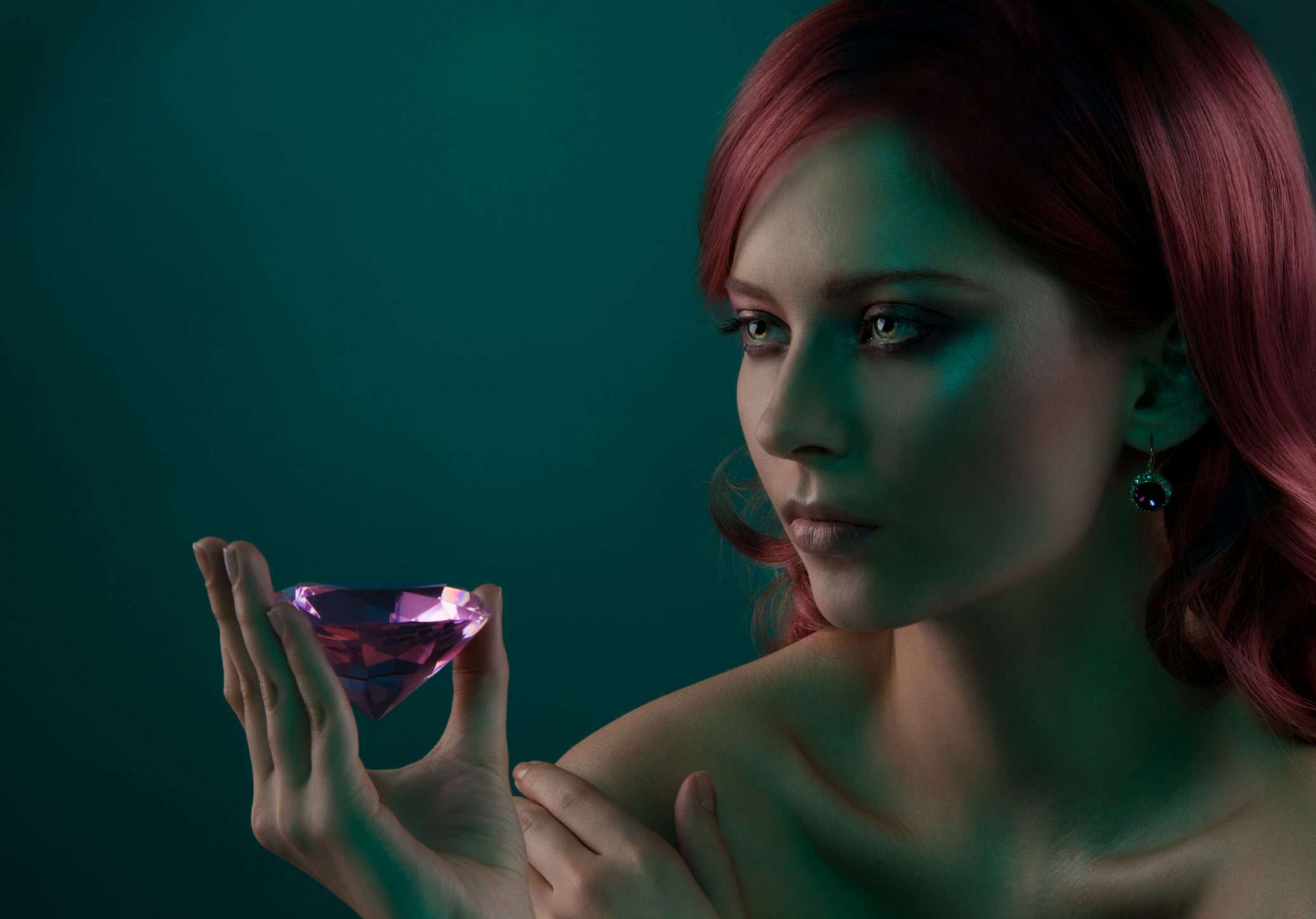 مجوهرات الأرواح الشريرة لا ينجو من لعنتها إلا النساء