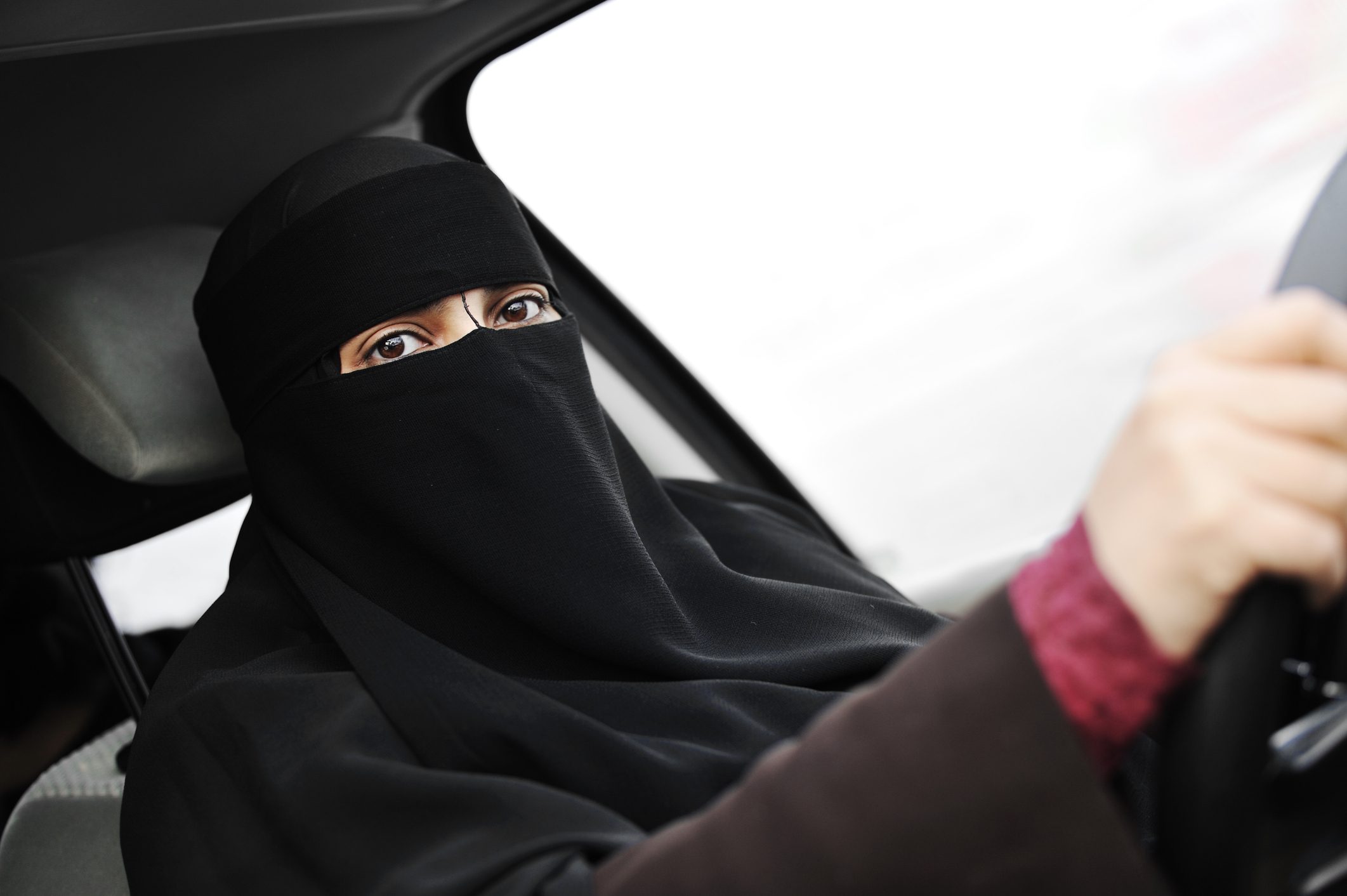 لا أستطيع الذهاب إلى المستشفى لأن ولي أمري لن يسمح لي بالذهاب بمفردي