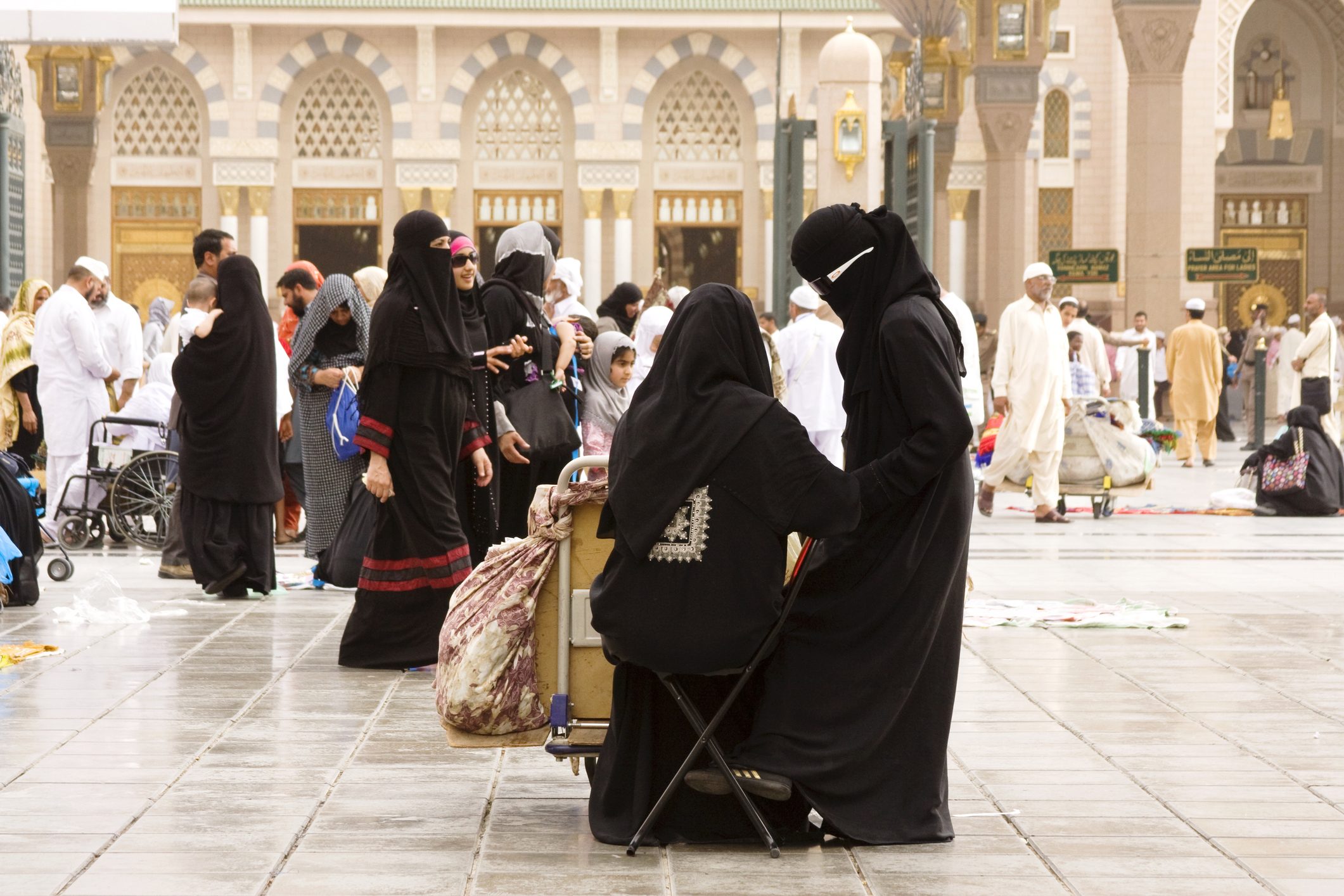 على الرغم من أن الشرطة الدينية لا تزال موجودة، إلا أنهم بلا سلطة 