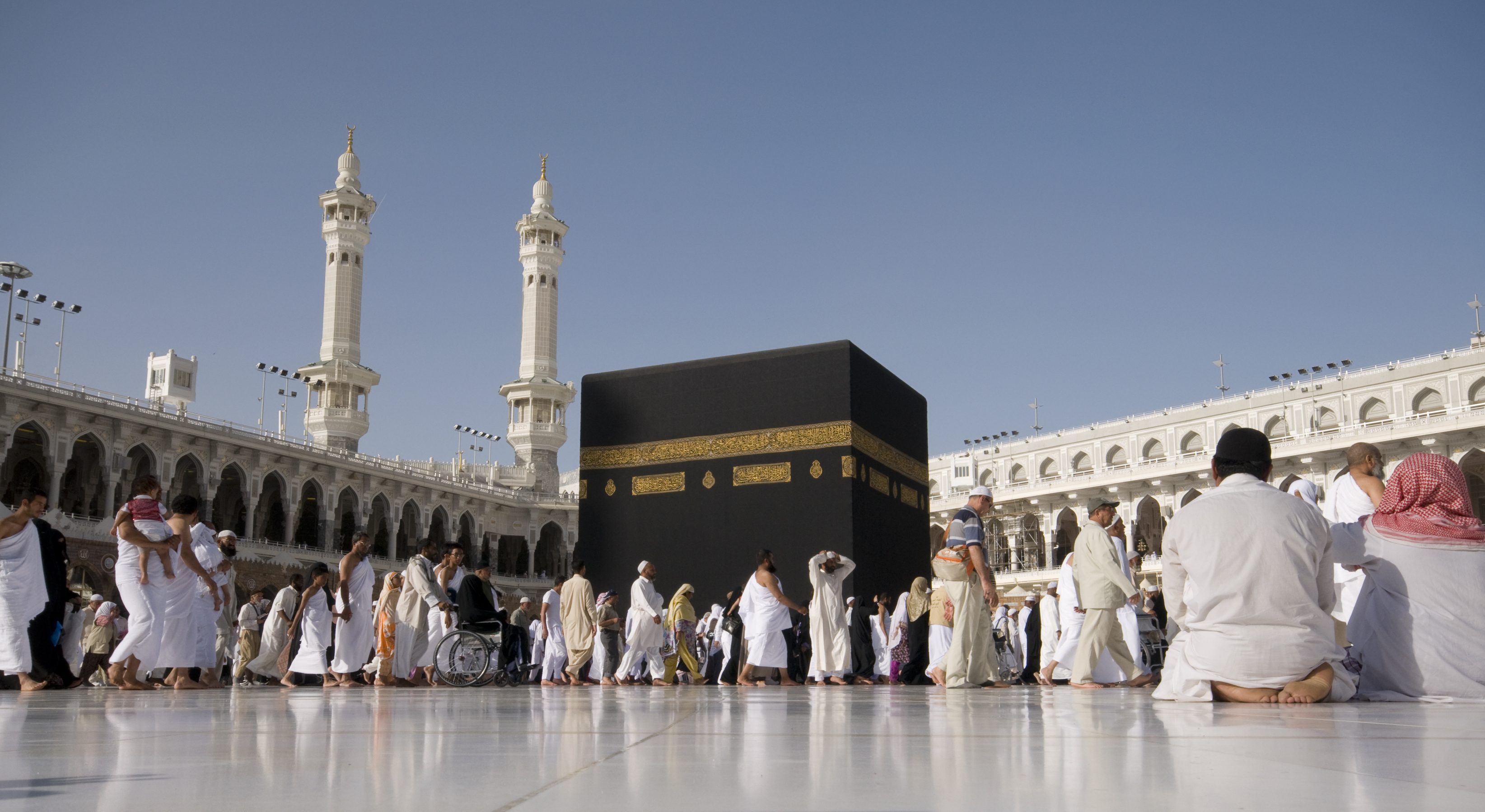 السعودية تمنح برلمانيِّين مغاربة مئات تأشيرات الحج .. اتهامات بظلم الحجاج الذين ينتظرون القرعة ومُجاملة مسؤولي المملكة