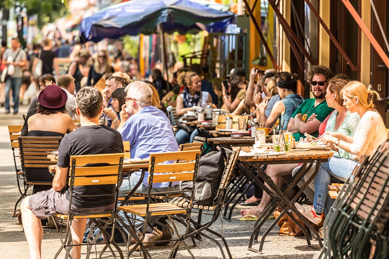 ينظرون إلى العرب وكأنهم عالة عليهم!. هذا ما لا يعرفه الألمان عن الكلمات العربية التي يتحدثون بها