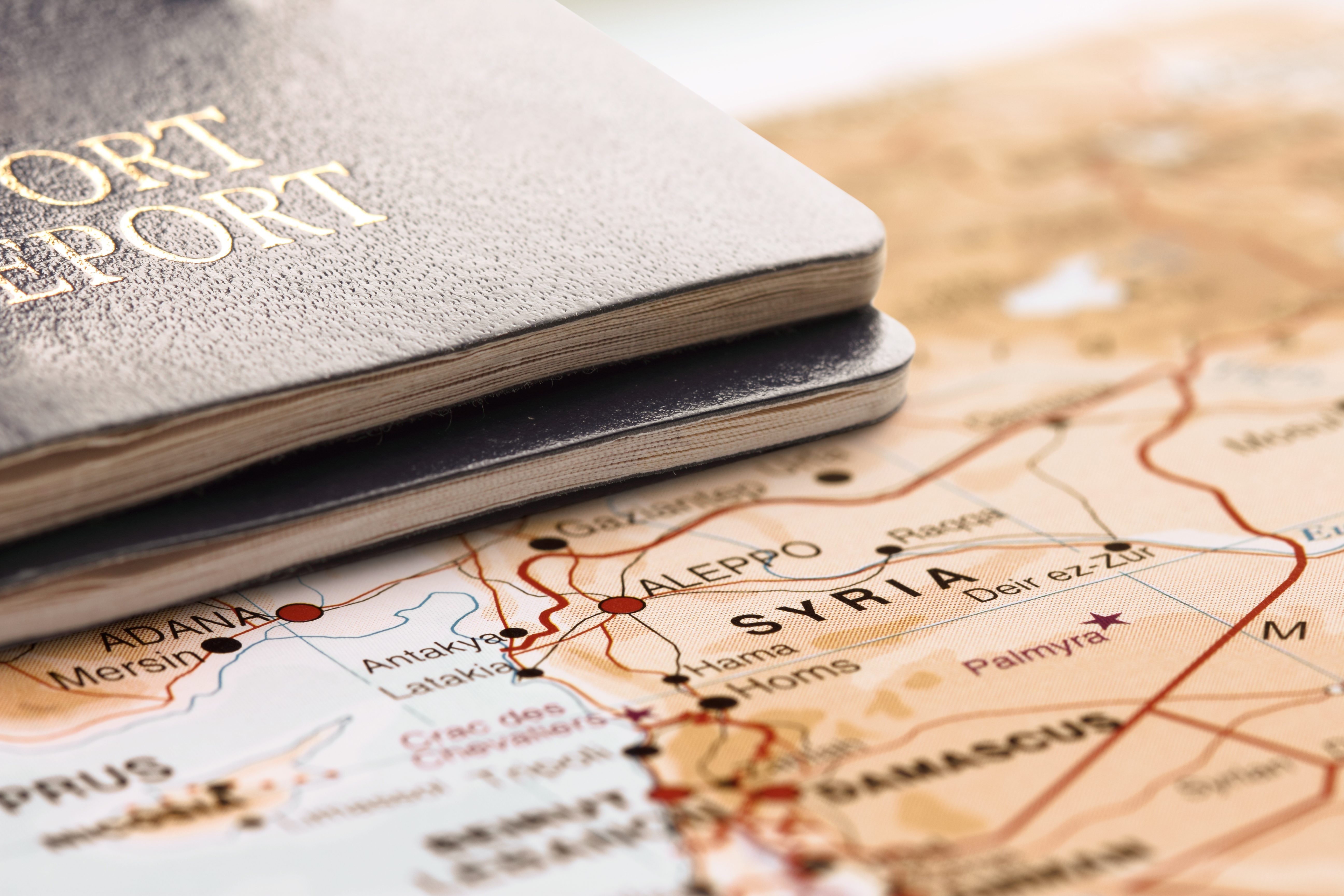 مجهولو النَّسب يستحقون الجنسية السورية والديانة الإسلامية.. البرلمان يُقر قانوناً يثير الجدل