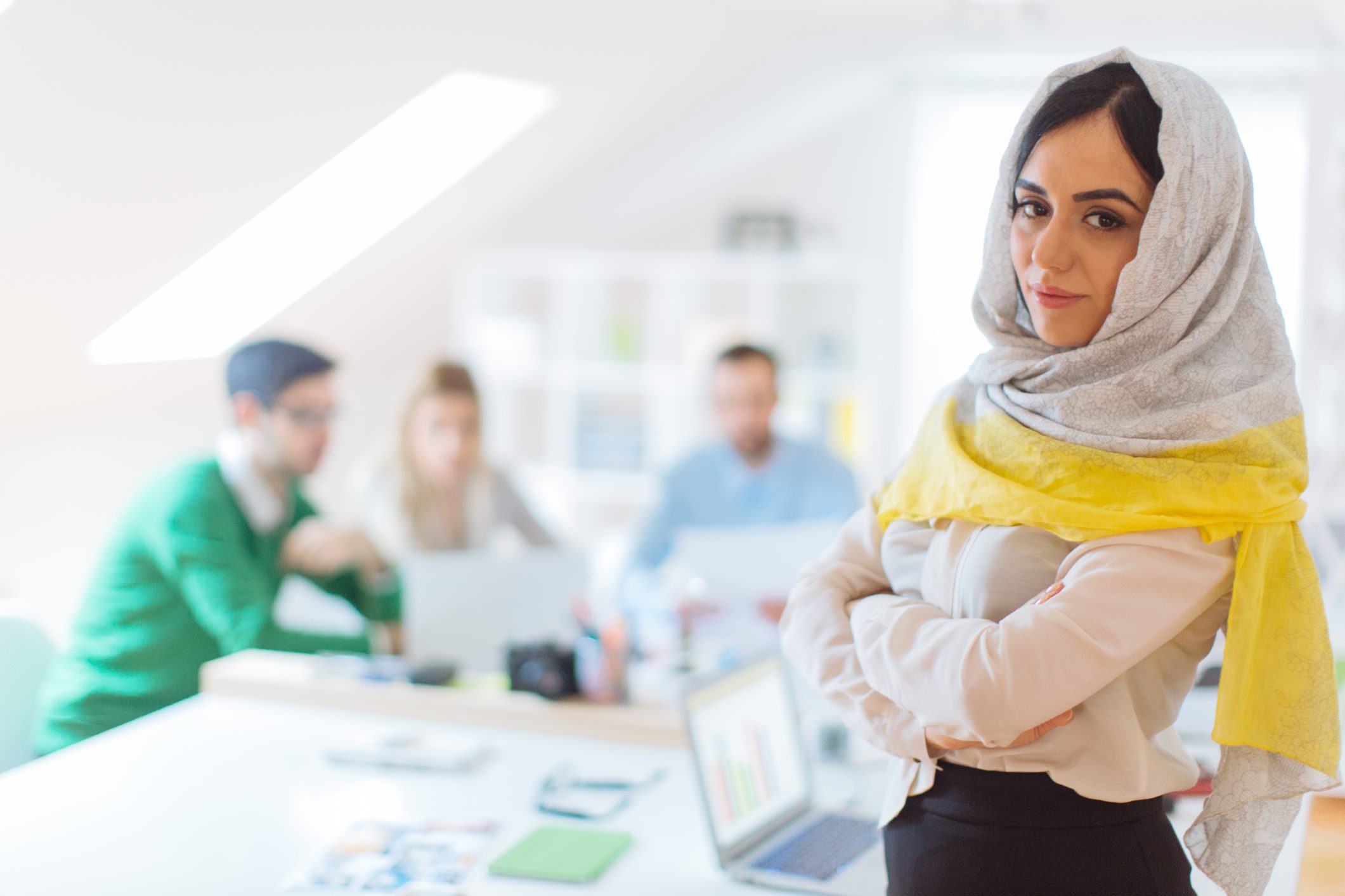 لماذا أرفض أن أتساوى مع أخي وأبي وزوجي؟!