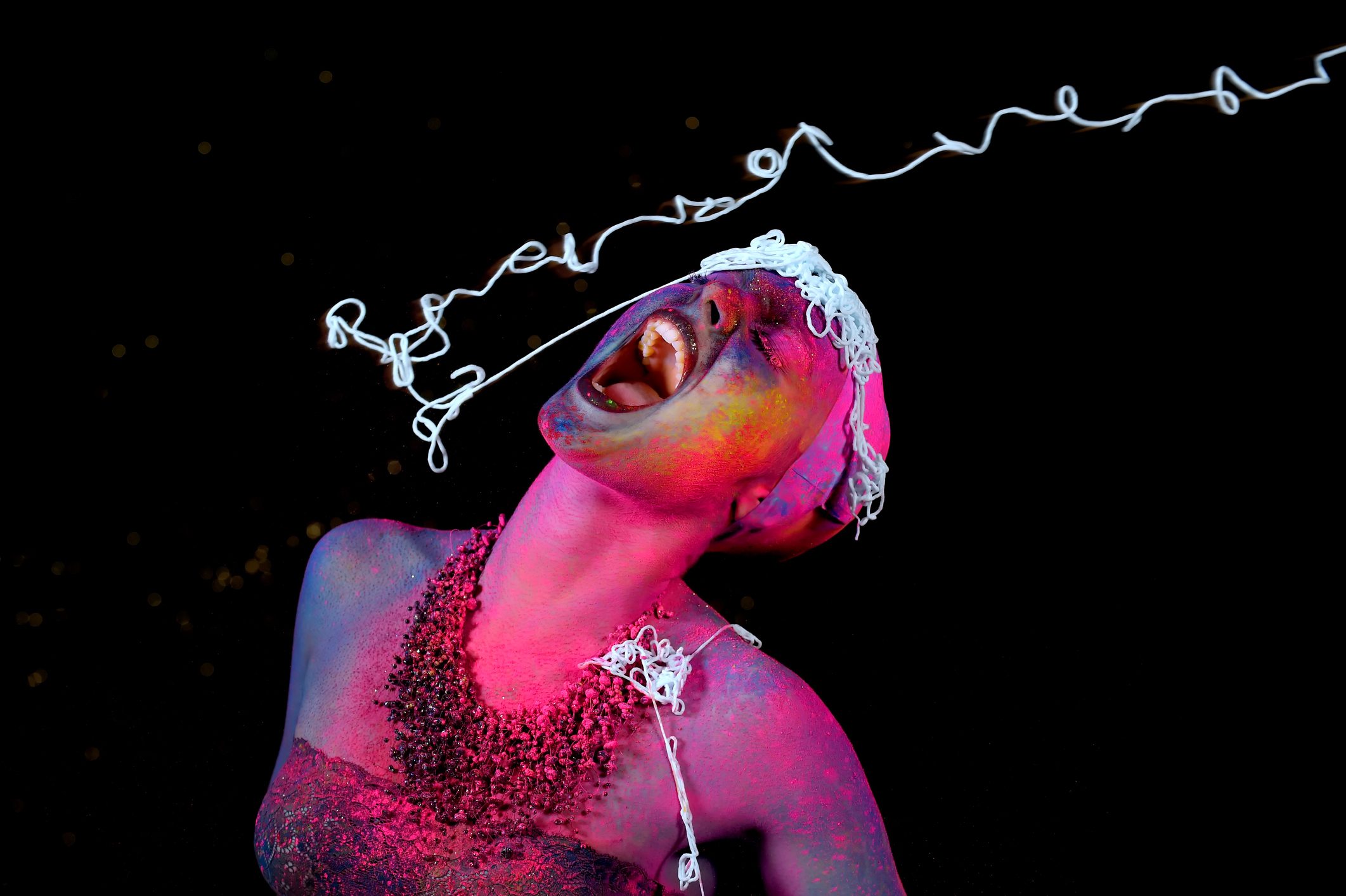 “الآسيد” لتهديد الجزائريات “المتبرجات”