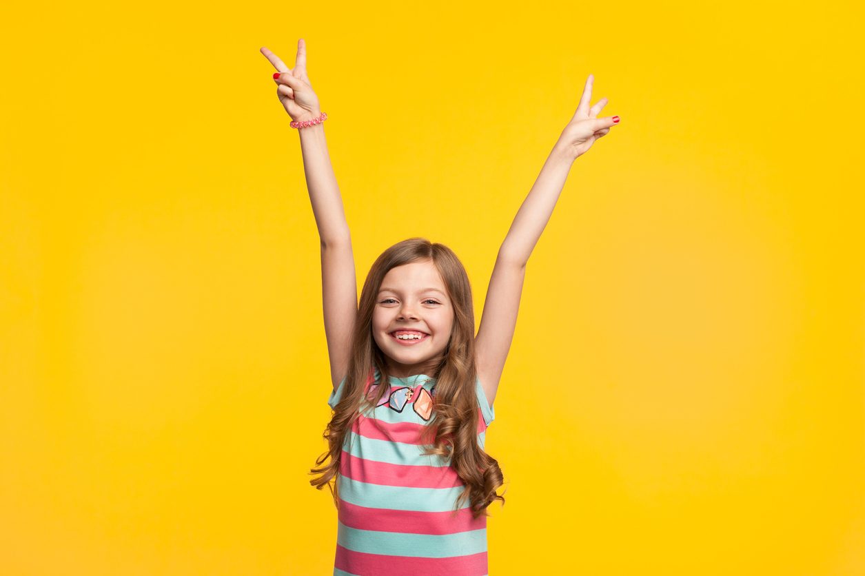 عرفتُ الطريقة بعد 30 عاماً من عمري.. كيف تُعلِّم أبناءك السعادة الحقيقية؟