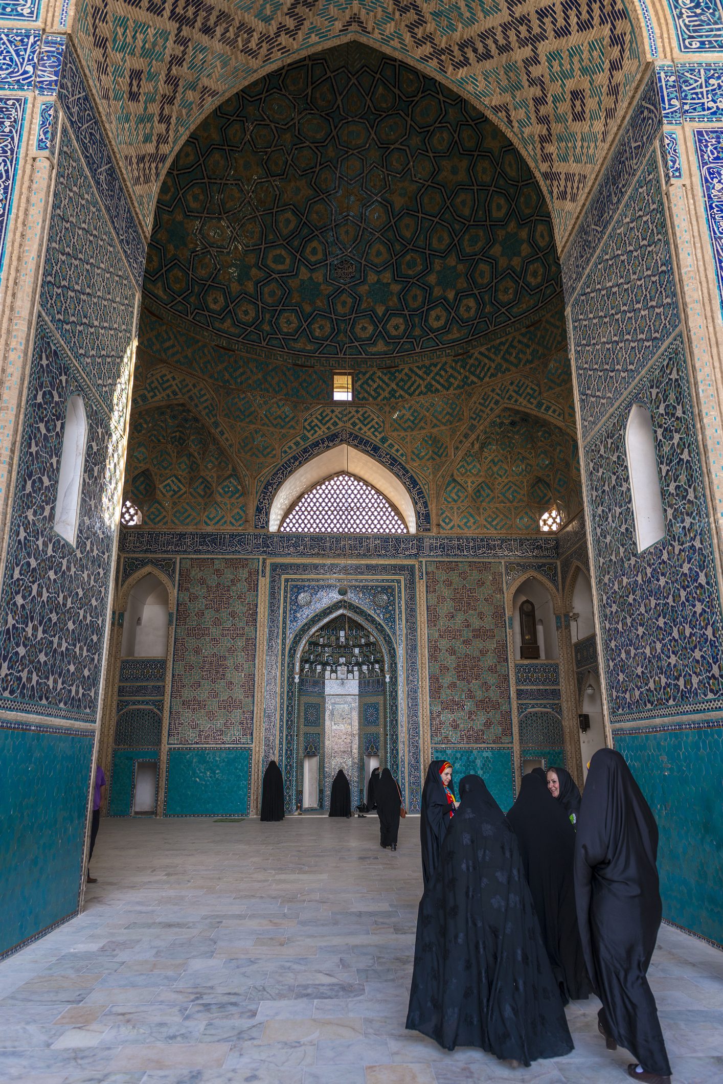 شباب العائلات الغنية يغتصبون بنات الأقلية السنية في إحدى محافظات إيران.. والعائلات تتكتم خوفا من التهديدات والفضيحة