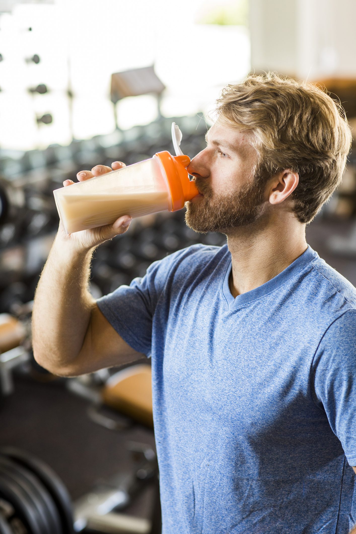 كي لا تقع فريسة شركات التسويق.. نعم، البروتين ضروري للعضلات ولكن مصادره ليست صحية كما تعتقد