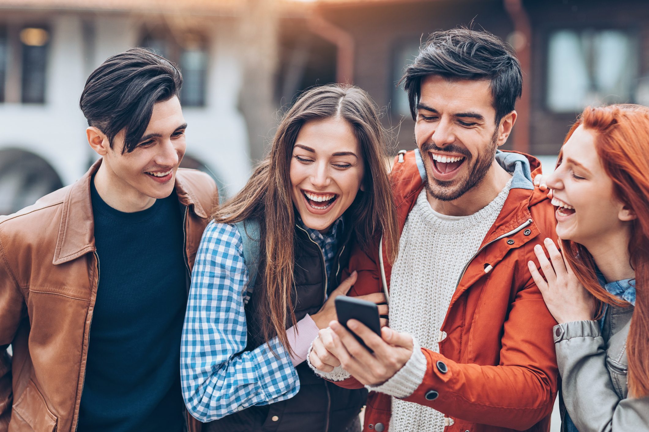 لماذا يتمنى الشباب العربي السفر إلى دولة علمانية ويرفض إقامة الفكر العلماني في بلده؟!