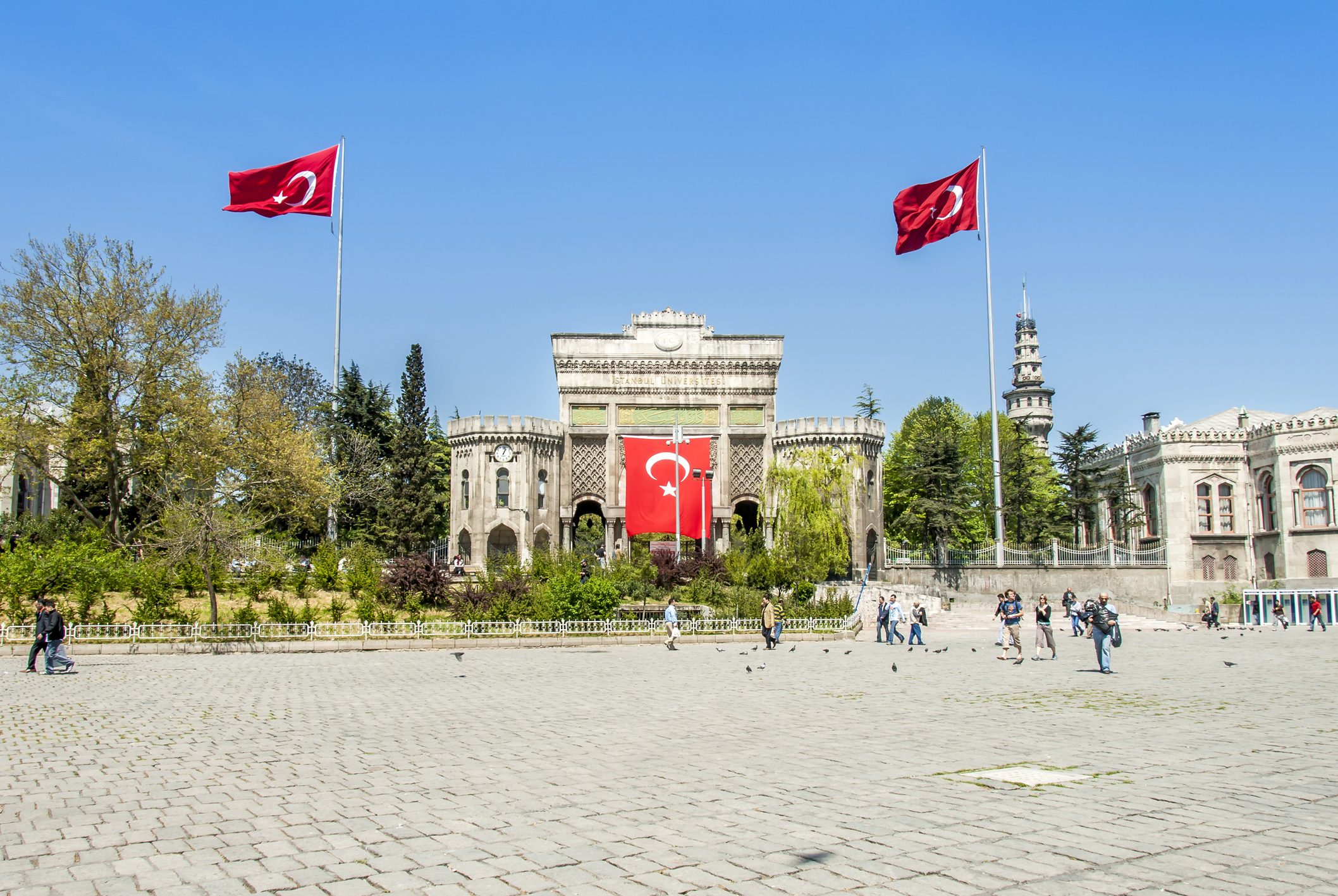 إنشاء 250 ألف صف دراسي جديد، ومضاعفة عدد الأساتذة في البلاد ليصل إلى 933 ألفاً