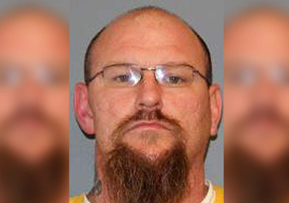 أُطلق سراحه عن طريق الخطأ – فأعادته زوجته إلى السجن بعد ساعتين فقط!