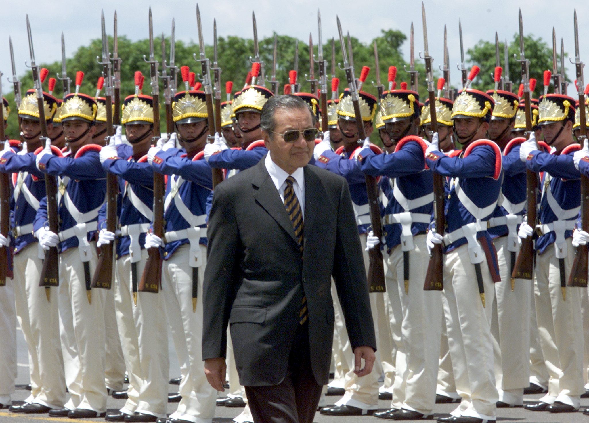 “صندوق الأمل” أنشأه مهاتير لإصلاح ما أفسده نجيب ونتائجه مفاجئة.. الماليزيون دفعوا ملايين الدولارات خلال أيام