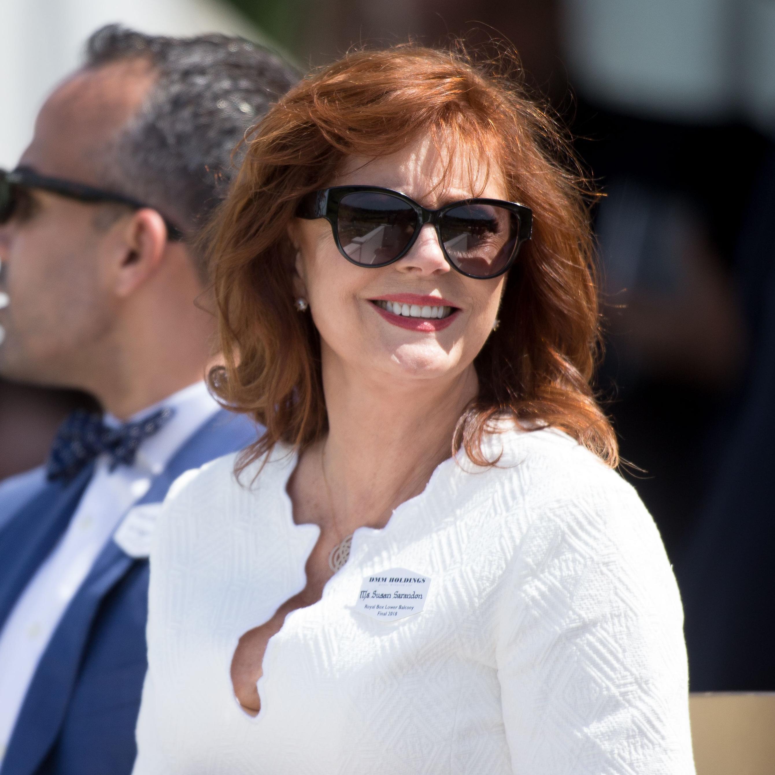 الشرطة الأميركية تعتقل الممثلة سوزان ساراندون مع أكثر من 500 سيدة أخرى في تظاهرات رافضة لسياسات ترمب