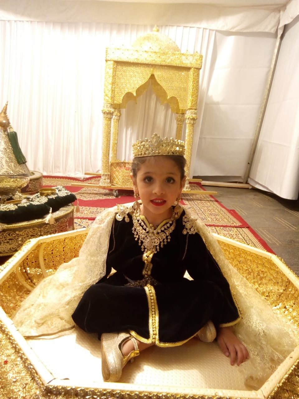 عرائس مغربيات صغيرات يتزيَّنَّ في ليلة القدر والسبب: صيامهن الأول