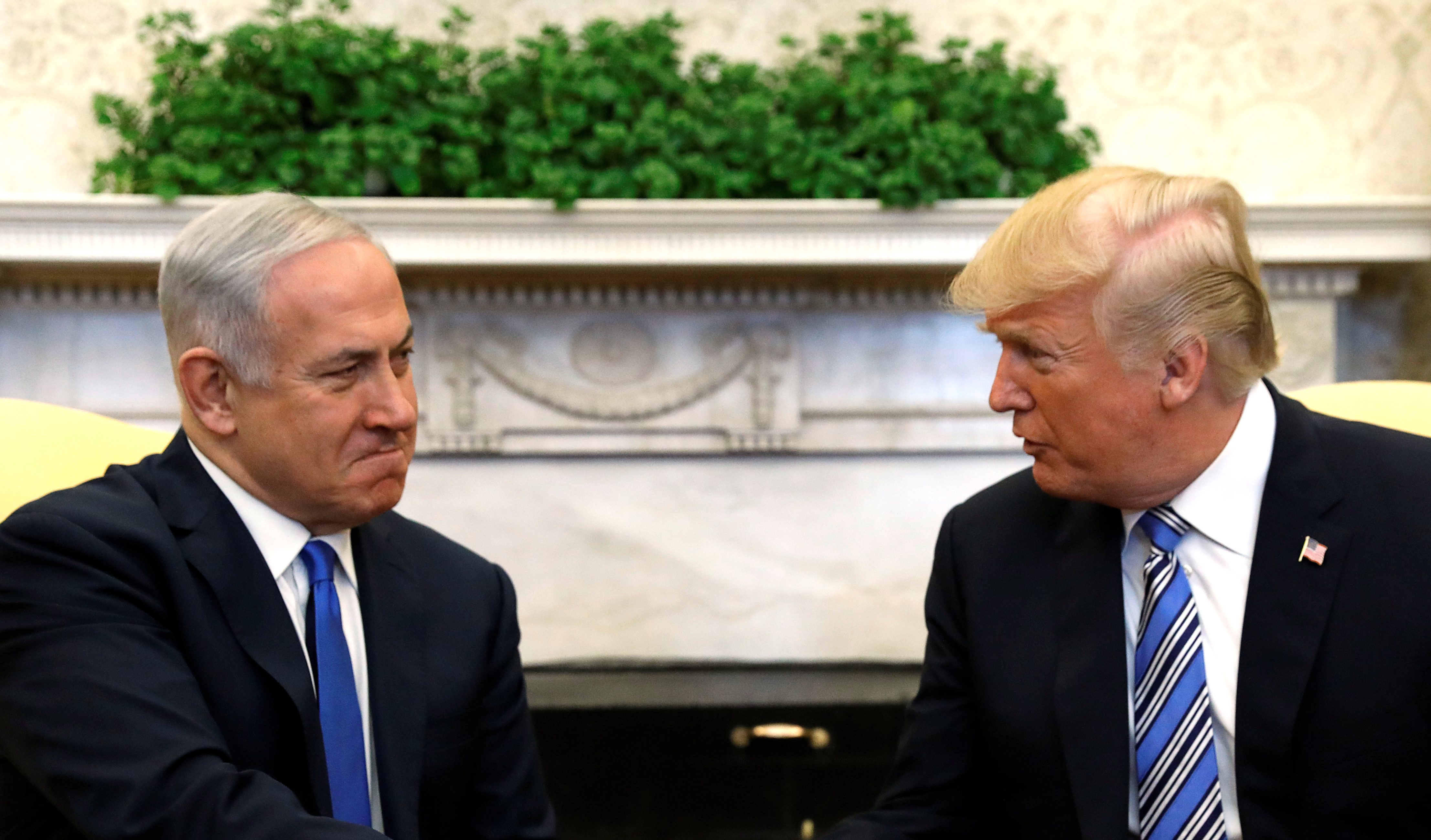 الكل يتبرَّأ من الغارة التي قتلت 22 عراقياً داخل سوريا، لكن واشنطن تُحمِّل إسرائيل مسؤولية قصف موقع للحشد الشعبي