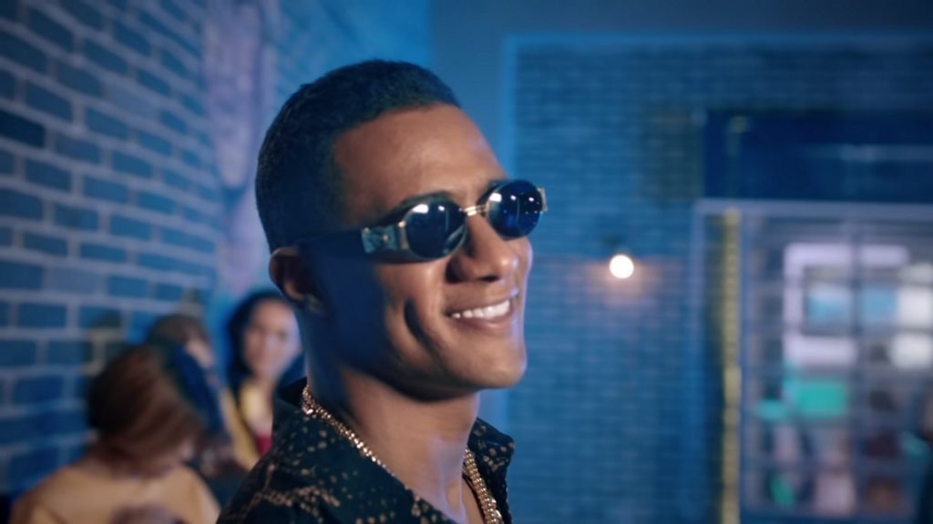 بدأ الأمر بمزحة على فيسبوك وانتهى بتكفل محمد رمضان بمصاريف زفاف هذا الشاب.. حقيقة الـ 15 ألف جنيه التي وعد بها الفنان المصري