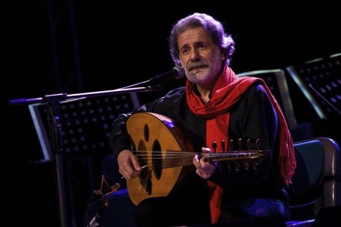 ما الذي أغضب مارسيل خليفة في تونس؟ المغني يتحدّث عمّا حصل معه في المطار ووزير الثقافة يردّ (فيديو)