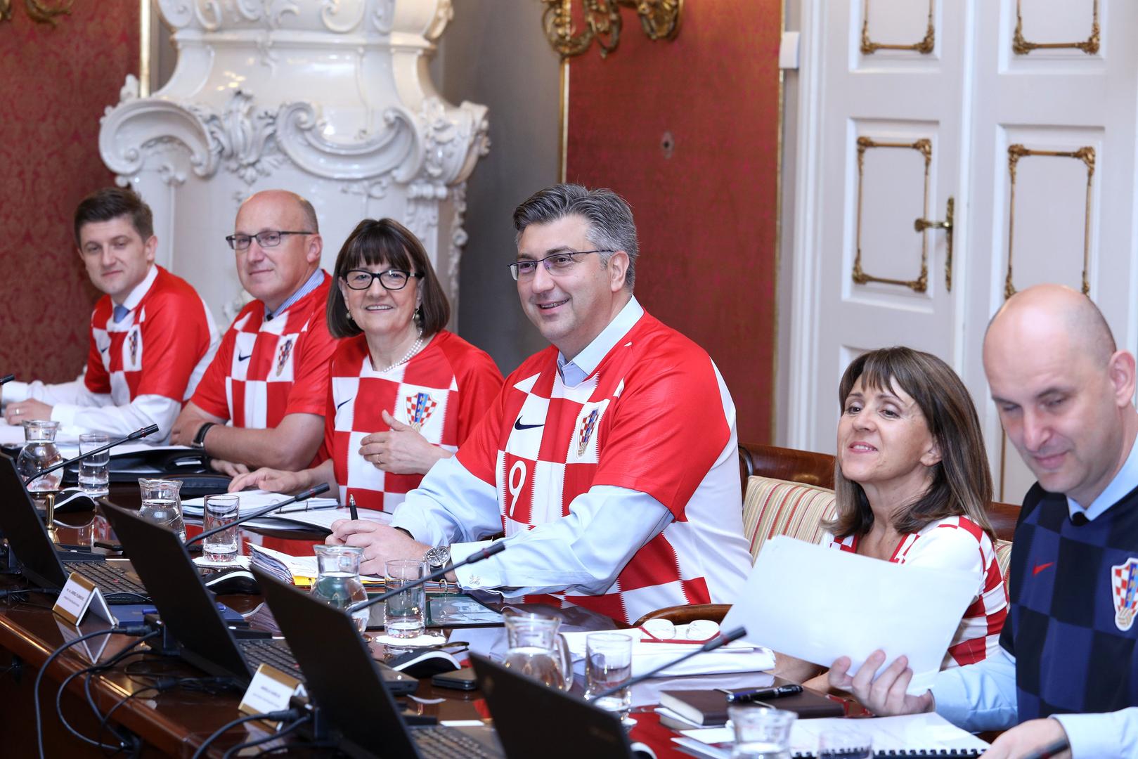 عقدوا اجتماعهم بزي منتخب بلادهم.. وزراء كرواتيا: فوزنا أكبر دعاية ممكنة لبلادنا على المستوى الدولي، بلد صغير بقلب كبير