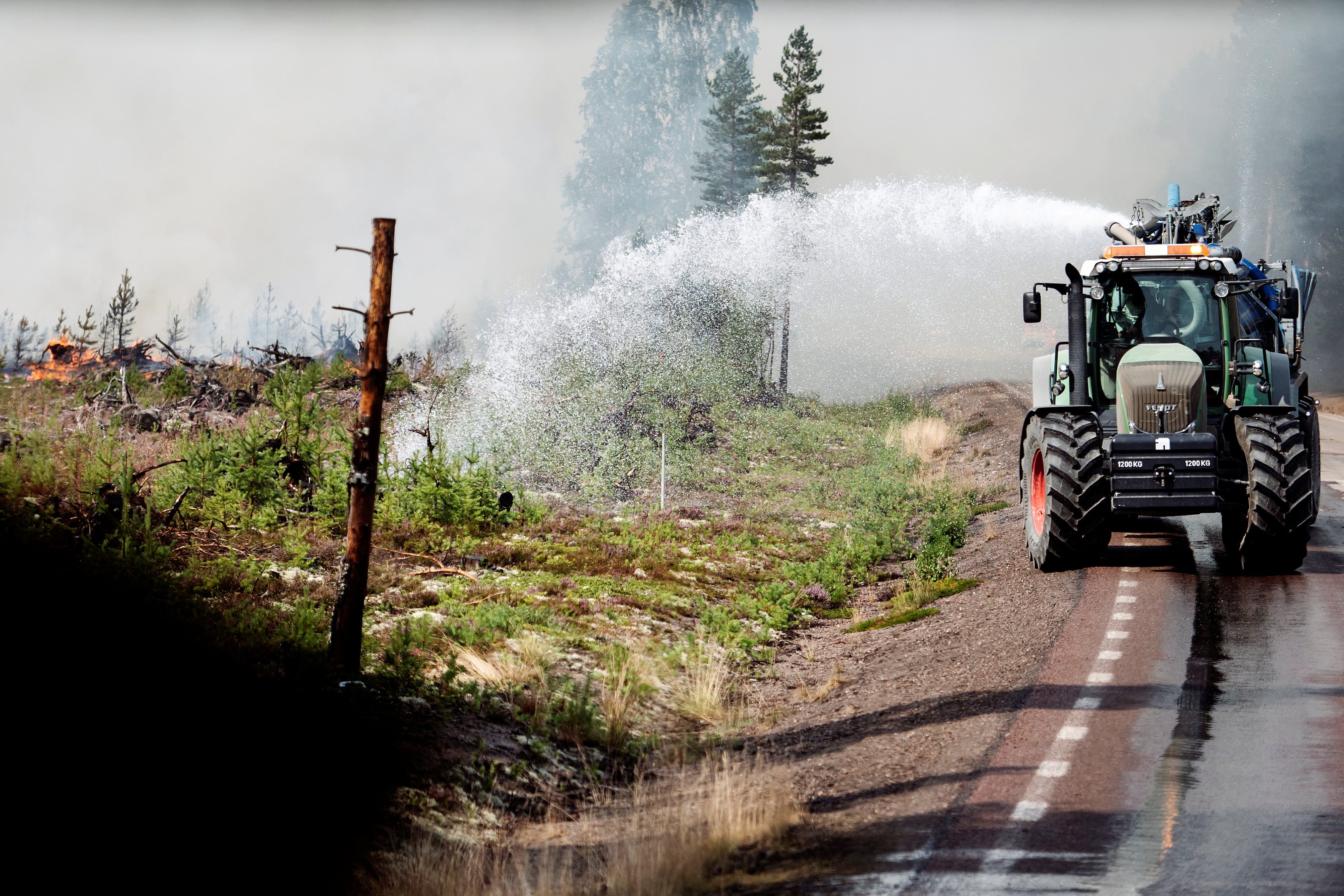 السويد استعملت كل الوسائل لمواجهة الحرائق