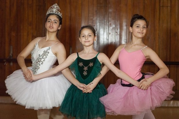 ثلاثة طالبات في وضعية خاصة